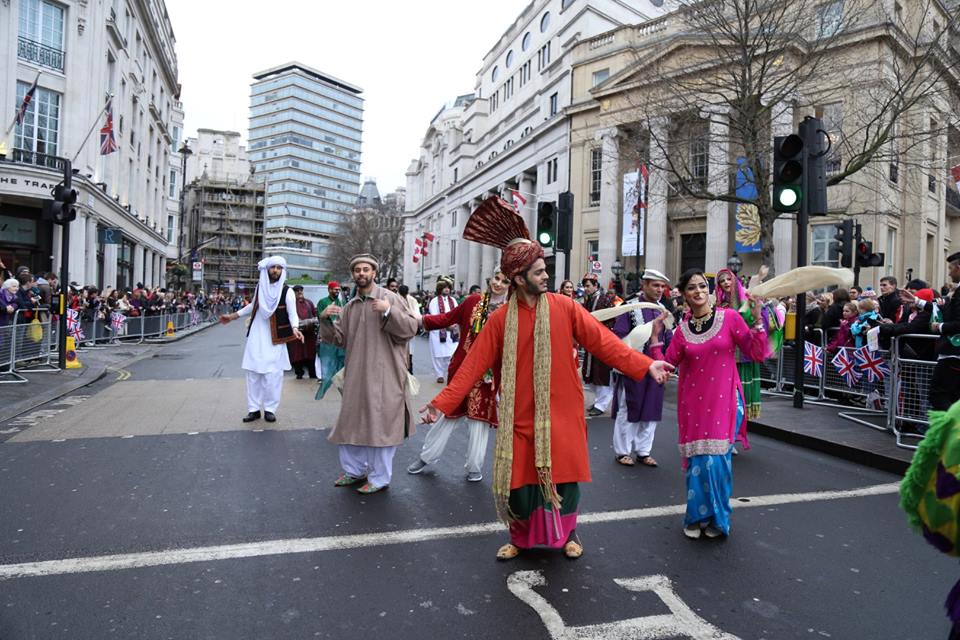 pakistan-segment-receives-applause-at-london-new-years-day-parade-7