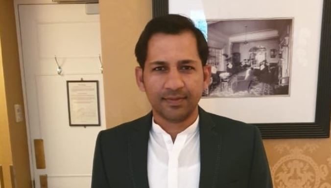 Sarfaraz Ahmed lauded for wearing shalwar kameez to meet the Queen